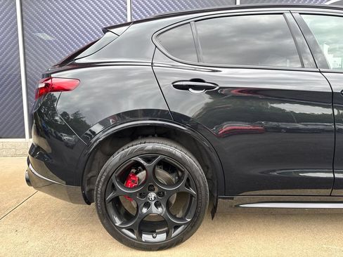 Used 2023 Alfa Romeo Stelvio Veloce AWD/4WD image 5