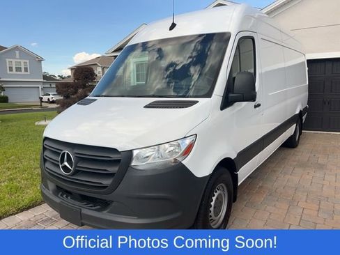 Used 2021 Mercedes-Benz Sprinter 2500 image 2