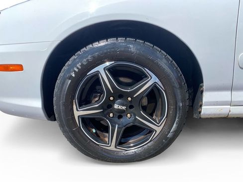 Used 2005 Hyundai Elantra GLS FWD image 9