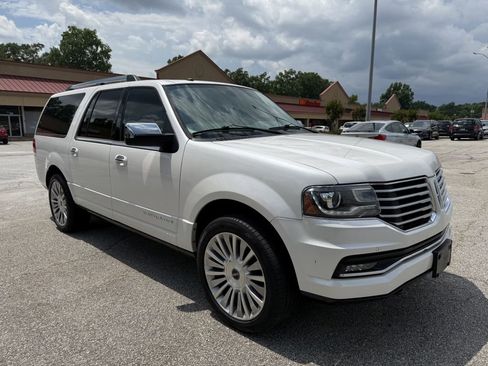 Used 2017 Lincoln Navigator L Reserve RWD image 1