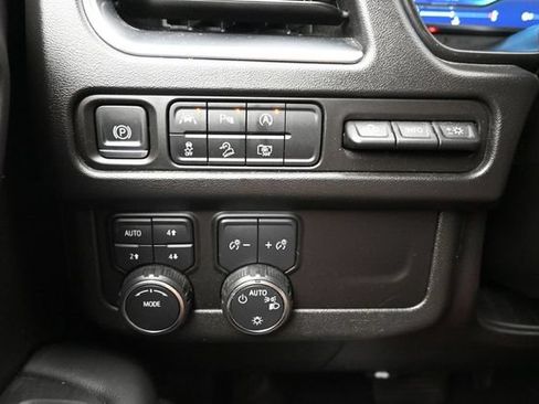 Used 2024 Chevrolet Suburban High Country AWD/4WD image 13