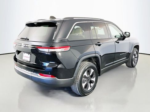 Used 2022 Jeep Grand Cherokee Limited 4xe w/ Luxury Tech Group II AWD/4WD image 7