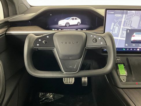 Used 2022 Tesla Model X image 11