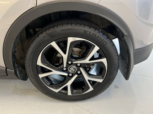 Used 2018 Toyota C-HR XLE image 43