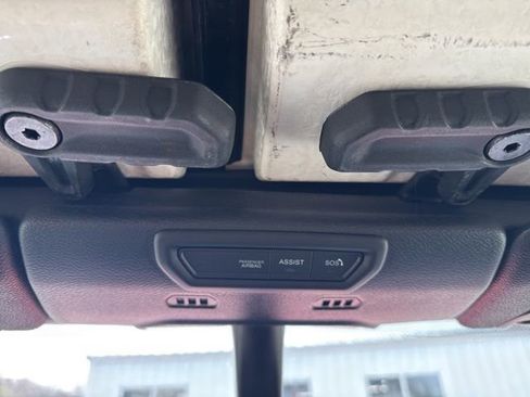 Used 2022 Jeep Gladiator Overland w/ Cold Weather Group image 31