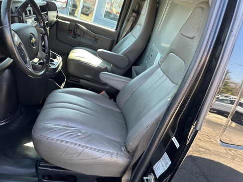 Used 2018 Chevrolet Express 2500 w/ Driver Convenience Package image 22