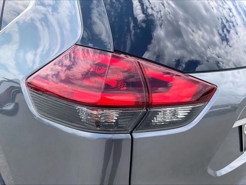 Used 2019 Nissan Rogue SV FWD image 26