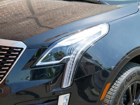 Used 2022 Cadillac XT5 Premium Luxury w/ Technology Package AWD/4WD image 5