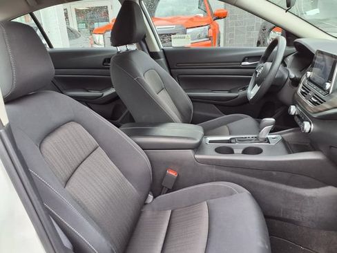 Used 2025 Nissan Altima 2.5 SV FWD image 25
