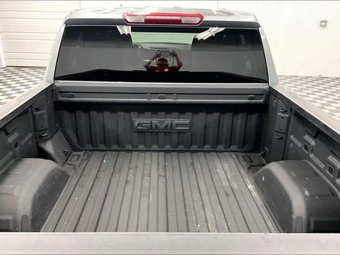 Used 2025 GMC Sierra 1500 SLE AWD/4WD image 32