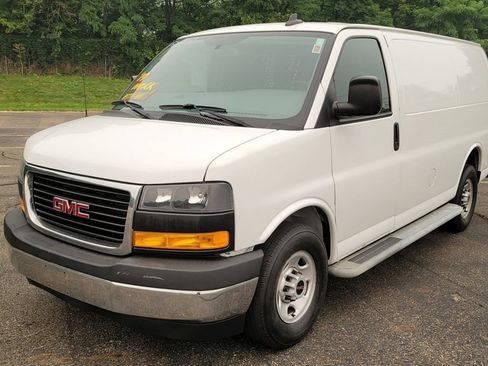 Used 2019 GMC Savana 2500 w/ Driver Convenience Package RWD image 3