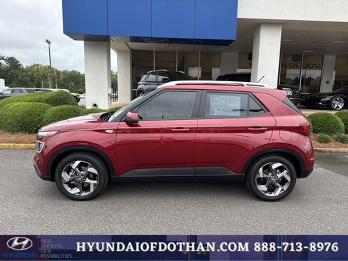 Certified 2024 Hyundai Venue Limited FWD image 2
