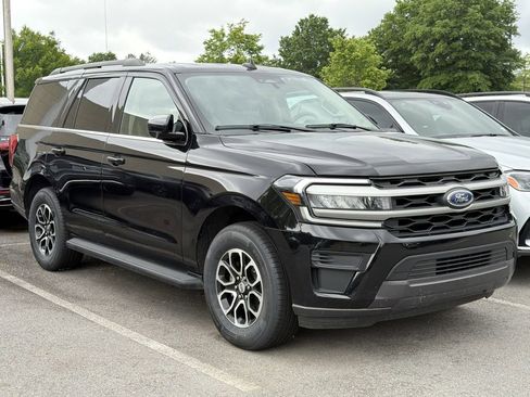 Used 2024 Ford Expedition XLT AWD/4WD image 3