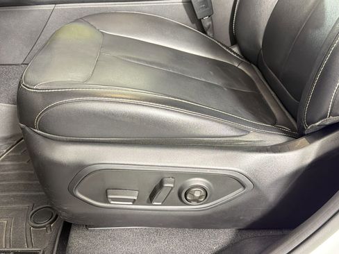 Used 2022 Jeep Grand Cherokee Limited image 12