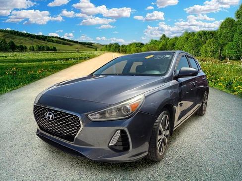 Used 2018 Hyundai Elantra GT FWD image 3