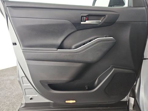 Used 2023 Toyota Highlander XLE image 29