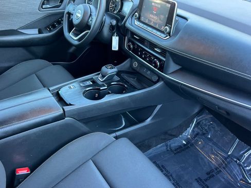 Used 2023 Nissan Rogue S image 17