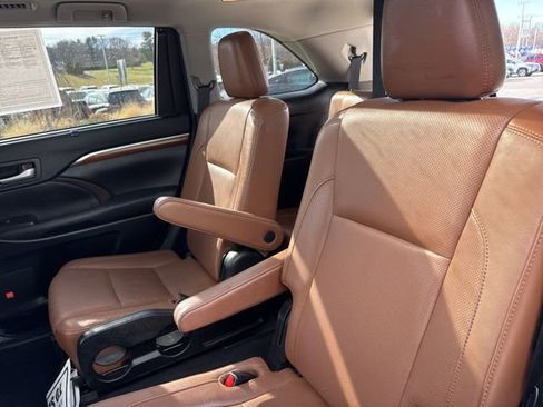 Used 2017 Toyota Highlander Limited Platinum image 30
