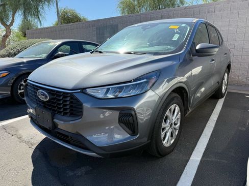 Used 2025 Ford Escape Active FWD image 2