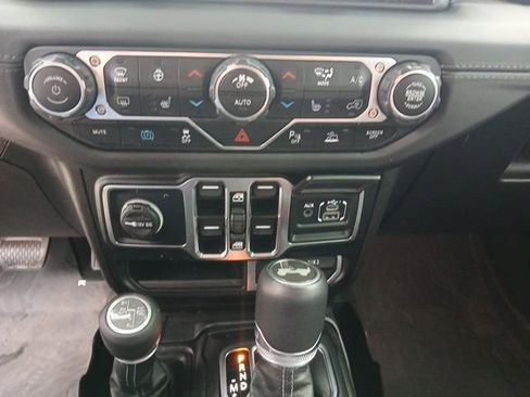 Used 2024 Jeep Wrangler High Altitude AWD/4WD image 44