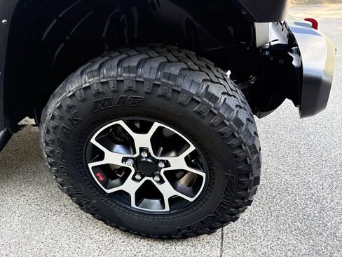 Used 2023 Jeep Wrangler Unlimited Rubicon w/ Cold Weather Group AWD/4WD image 13