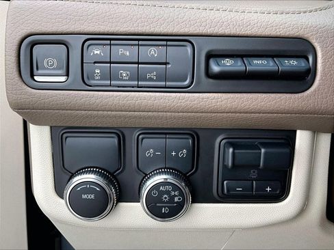 Used 2024 GMC Yukon XL Denali w/ Advanced Technology Package RWD image 24
