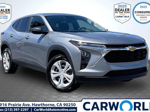 Used 2025 Chevrolet Trax LS FWD image 1