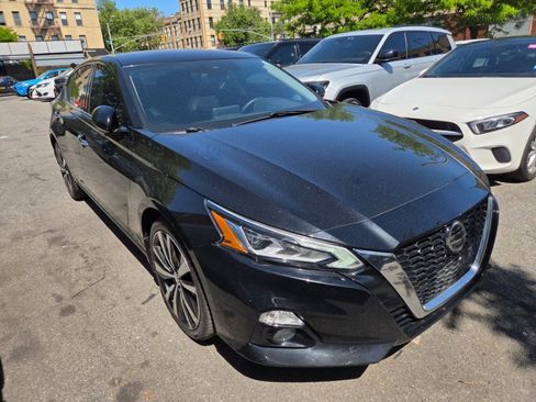 Used 2021 Nissan Altima 2.5 Platinum AWD/4WD image 3