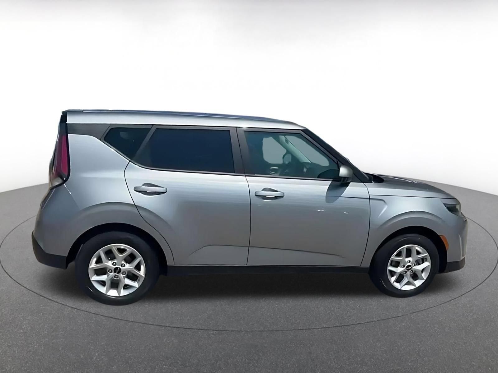 Used 2025 Kia Soul LX w/ LX Technology Package FWD image 14