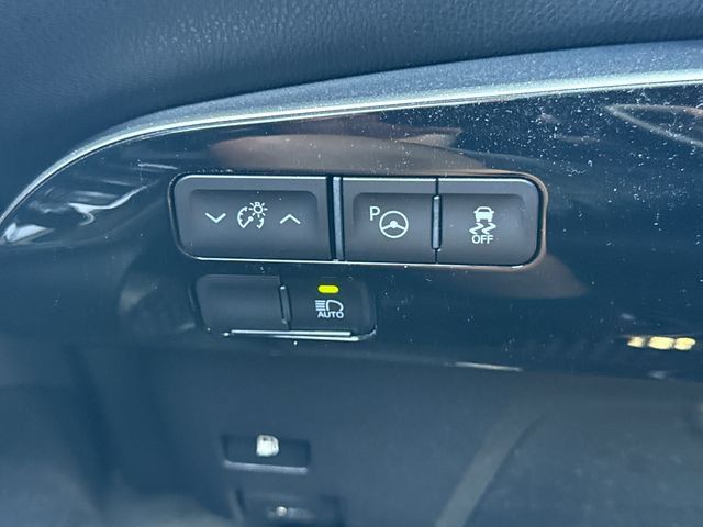 Certified 2021 Toyota Prius LE AWD/4WD image 34