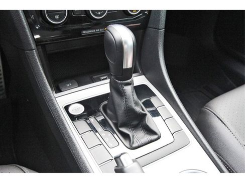 Used 2022 Volkswagen Passat 2.0T R-Line image 27