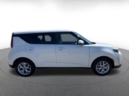 Used 2025 Kia Soul LX w/ LX Technology Package image 16