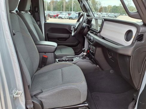 Used 2024 Jeep Wrangler Sport S image 19