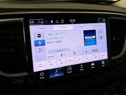 Used 2023 Chrysler Pacifica Touring-L FWD image 25