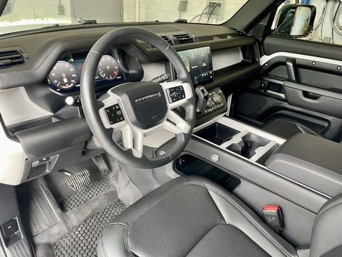Used 2025 Land Rover Defender 110 S AWD/4WD image 13