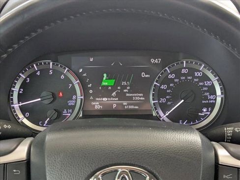 Used 2024 Toyota Highlander LE image 11