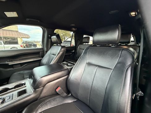 Used 2018 Ford Expedition XLT w/ Equipment Group 202A RWD image 17