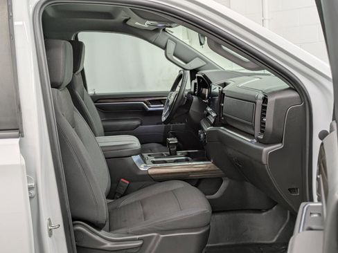 Used 2023 Chevrolet Silverado 1500 LT w/ Z71 Off-Road Package image 18