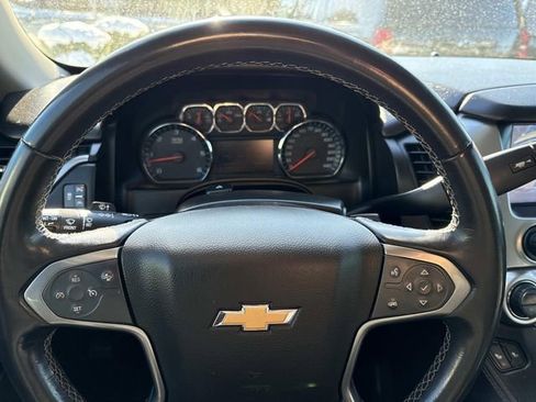 Used 2018 Chevrolet Suburban LT image 31