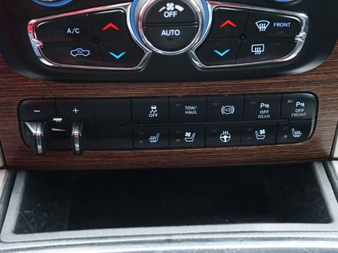 Used 2018 RAM 2500 Laramie w/ Convenience Group image 23