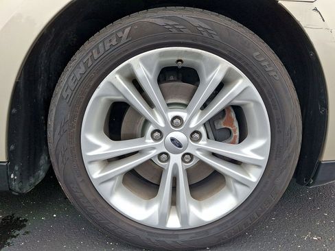 Used 2017 Ford Taurus SE FWD image 26