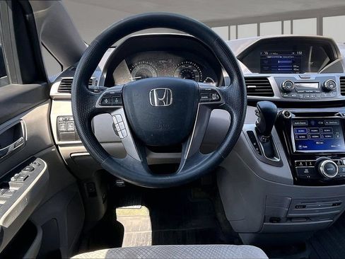 Used 2016 Honda Odyssey SE image 4