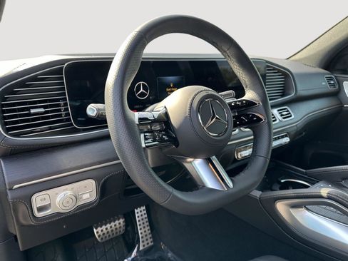 Used 2025 Mercedes-Benz GLS 450 4MATIC image 11