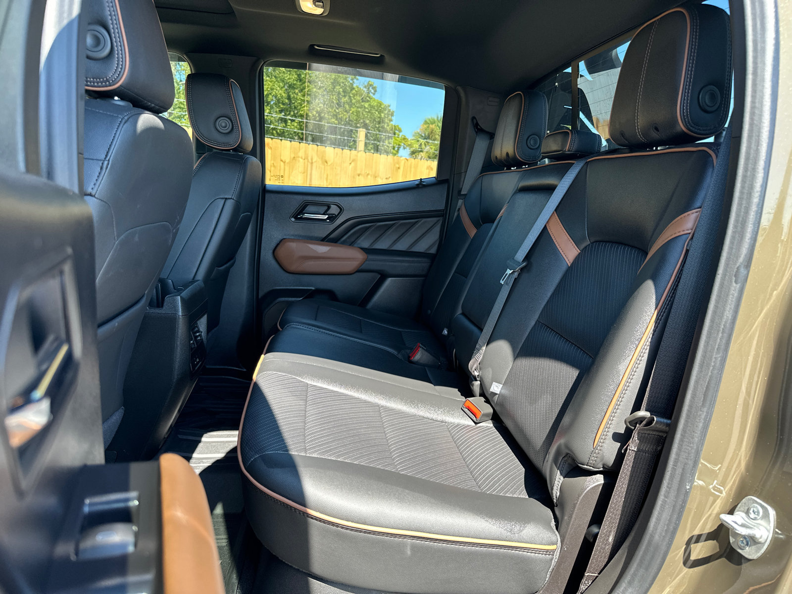 Used 2025 GMC Canyon AT4 w/ Nightfall Edition AWD/4WD image 15