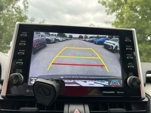 Used 2022 Toyota RAV4 XLE w/ Convenience Package image 18