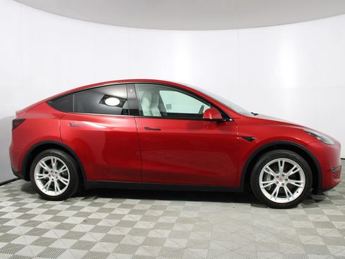 Used 2022 Tesla Model Y Long Range AWD/4WD image 21