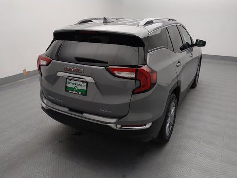 Used 2024 GMC Terrain SLT image 7
