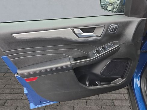 Used 2023 Ford Escape Platinum image 10