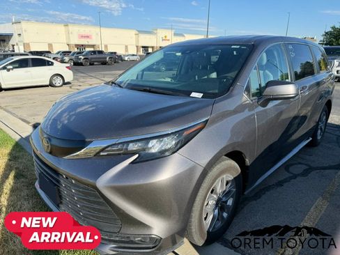 Used 2024 Toyota Sienna LE FWD image 19