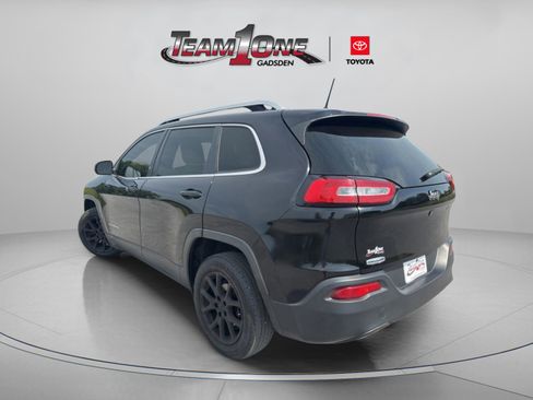 Used 2017 Jeep Cherokee Latitude w/ Comfort/Convenience Group FWD image 5